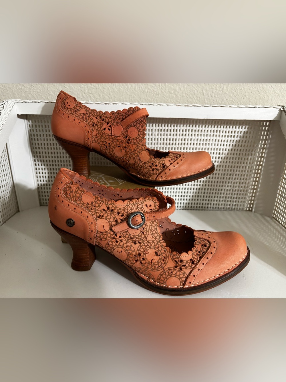 Neosens Mia Rococo Pink Tooled Leather Mary Jane Heels - Sz 39/8-8.5 - Near New